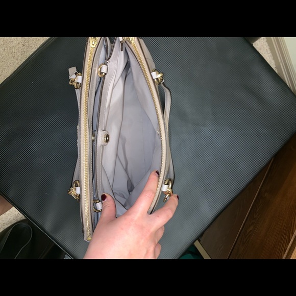 Taupe light purple color: COACH handbag - Picture 4 of 5